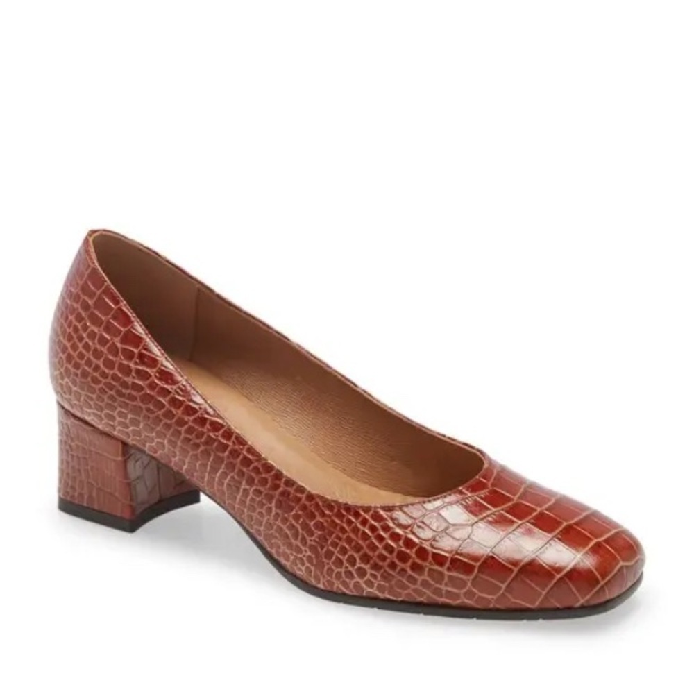 Aquatalia Elaine Brown Crocodile-Textured Pumps Size 9.5